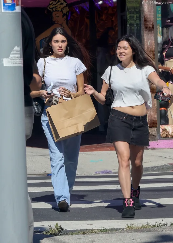 Madison Beer photo 5 of 3479