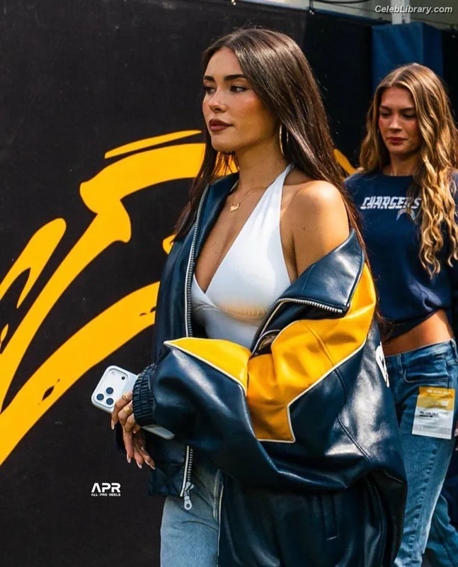 Madison Beer photo 13 of 3479