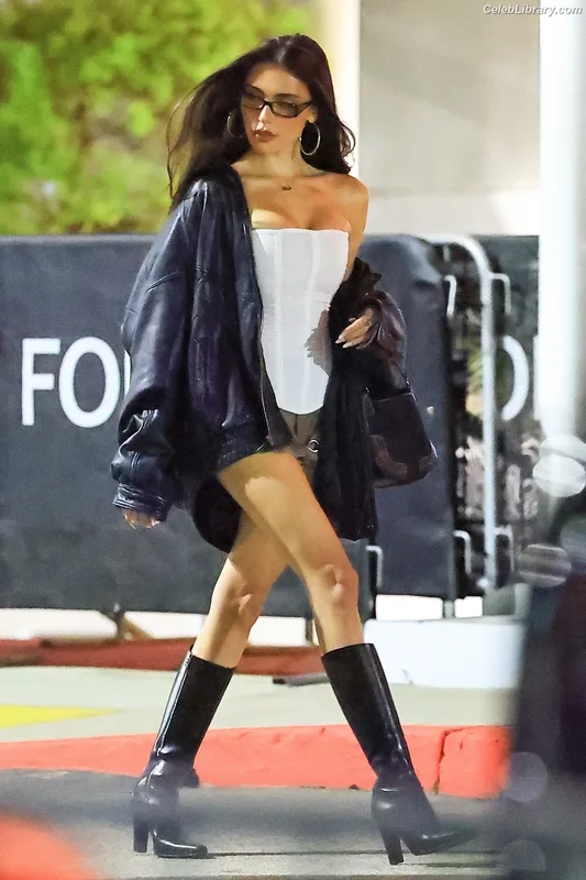 Madison Beer photo 2 of 3479