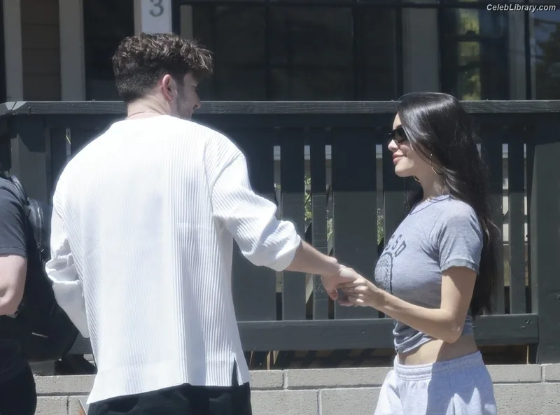 Madison Beer photo 12 of 3479