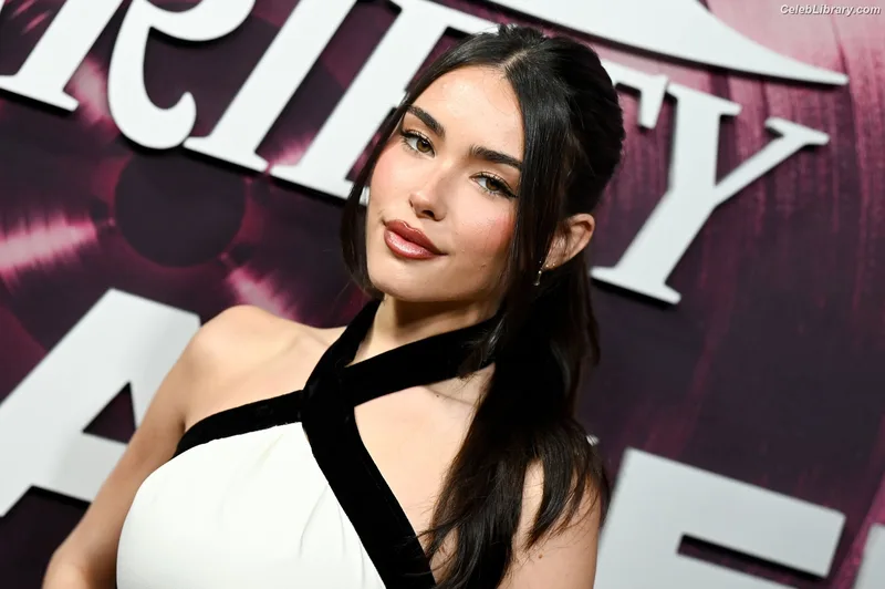 Madison Beer photo 3 of 3479