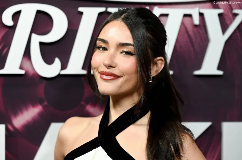 Madison Beer photo 17 of 3479