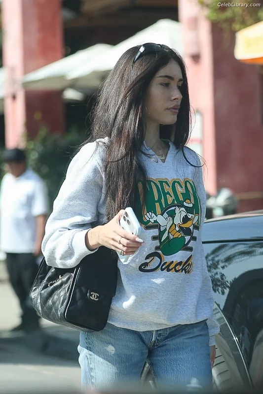 Madison Beer photo 16 of 3479