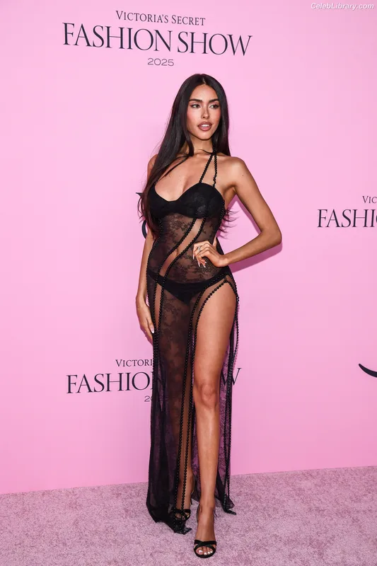 Madison Beer photo 4 of 3479