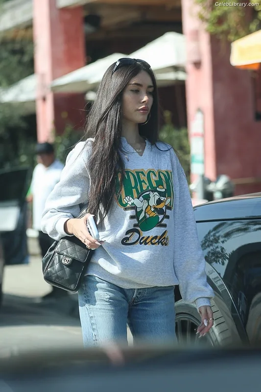 Madison Beer photo 17 of 3479