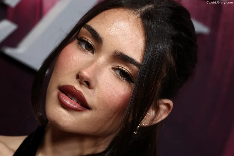 Madison Beer photo 19 of 3479