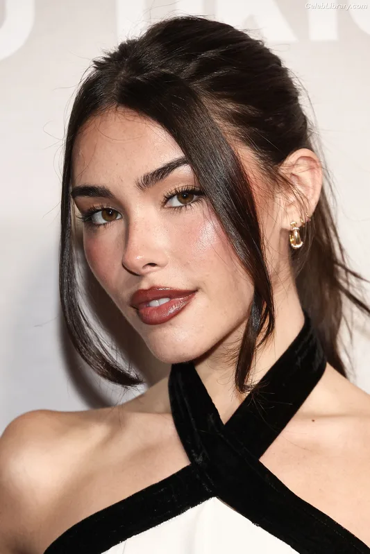 Madison Beer photo 19 of 3479