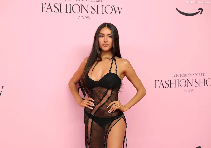 Madison Beer photo 3 of 3479
