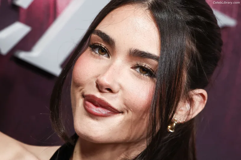 Madison Beer photo 6 of 3479