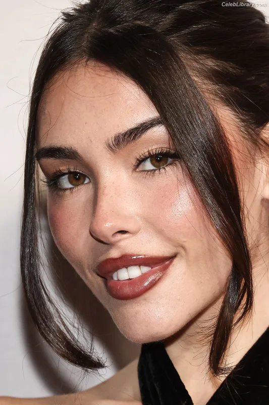 Madison Beer photo 22 of 3479