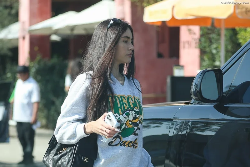 Madison Beer photo 24 of 3479