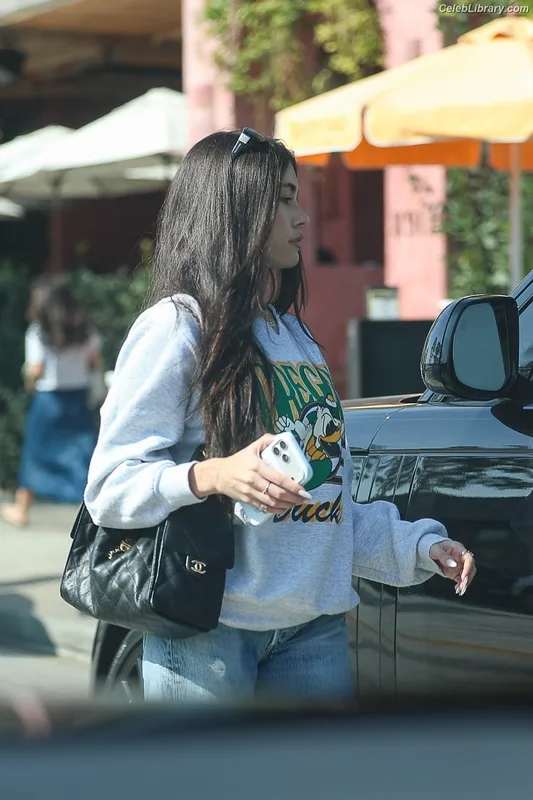 Madison Beer photo 10 of 3479