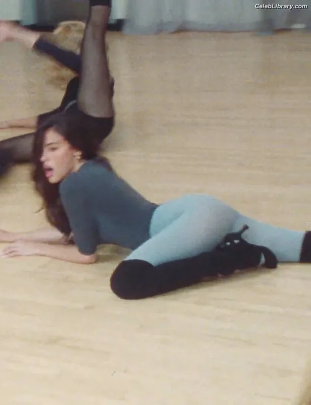 Madison Beer photo 5 of 3479
