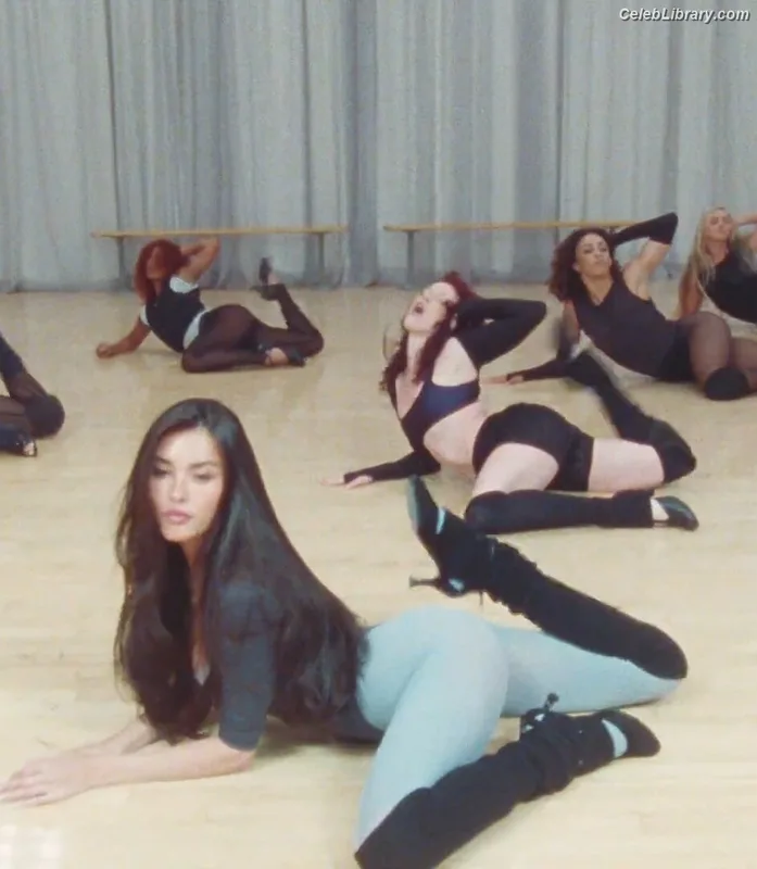 Madison Beer photo 7 of 3479