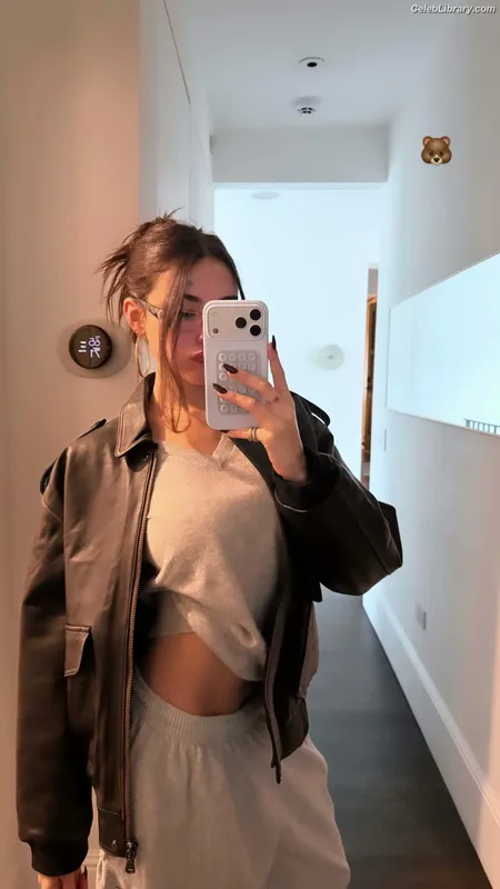 Madison Beer photo 5 of 3479