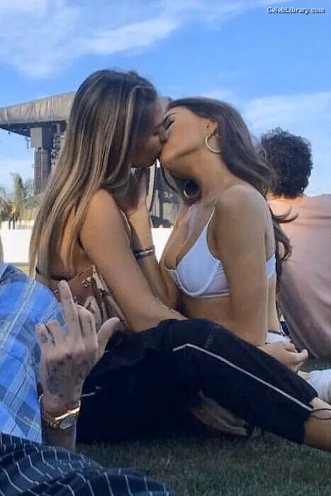Madison Beer photo 2 of 3479