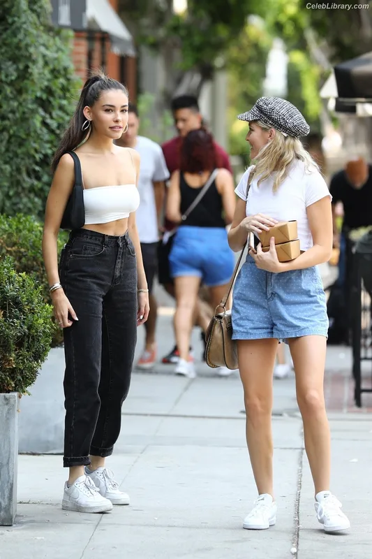 Madison Beer photo 6 of 3479