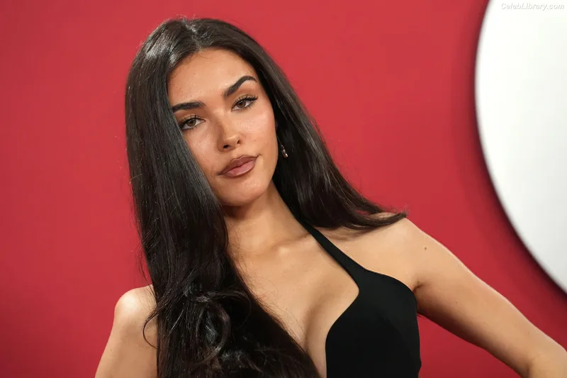 Madison Beer photo 18 of 3479