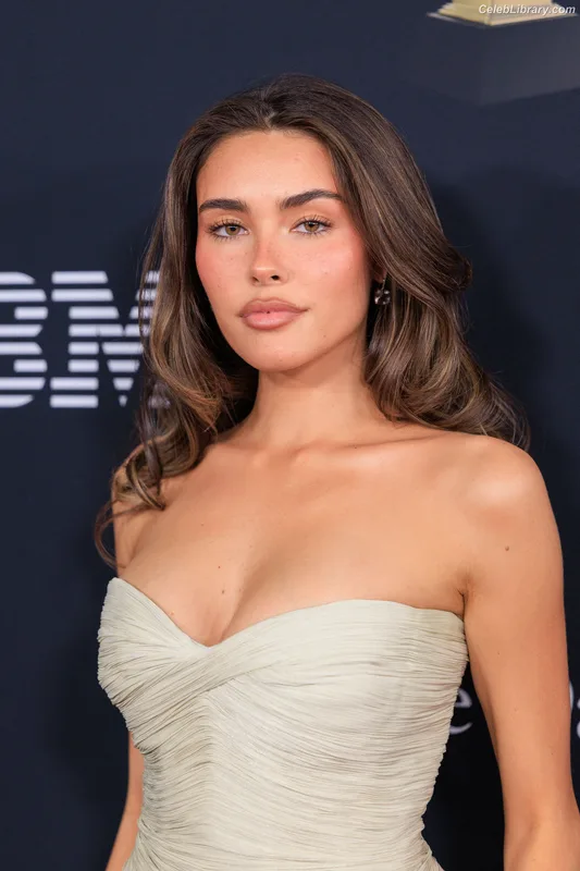 Madison Beer photo 14 of 3479