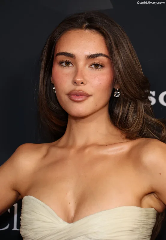 Madison Beer photo 16 of 3479