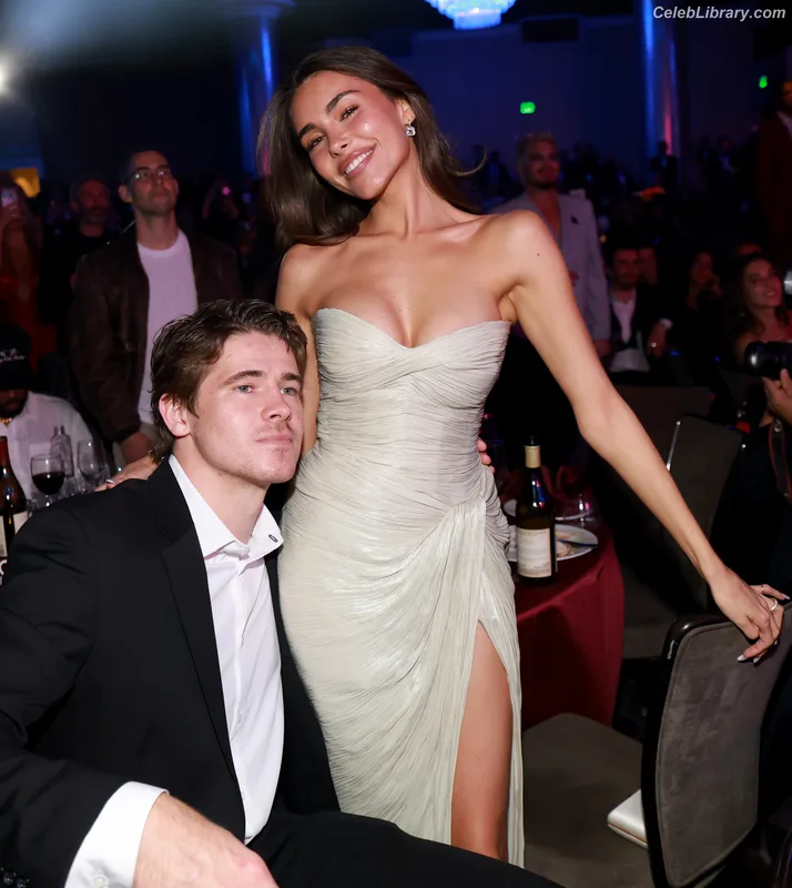 Madison Beer photo 17 of 3479