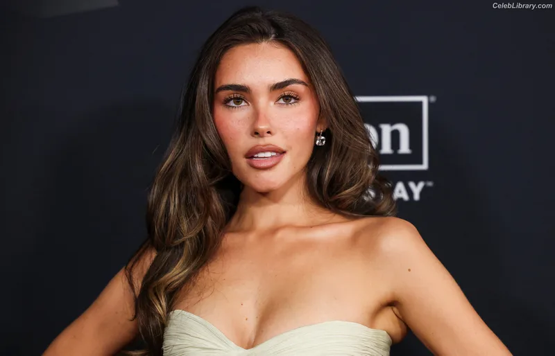 Madison Beer photo 18 of 3479