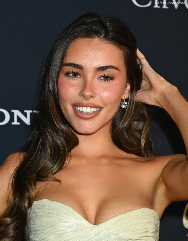Madison Beer photo 21 of 3479