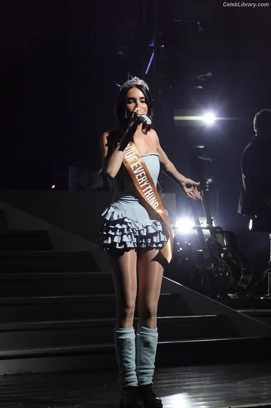 Madison Beer photo 11 of 3479