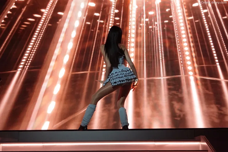 Madison Beer photo 20 of 3479