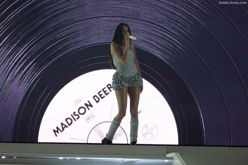 Madison Beer photo 1 of 3479