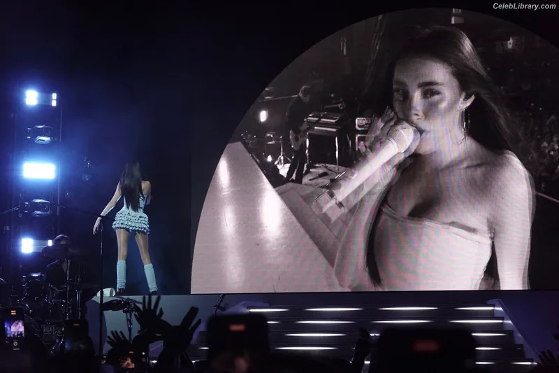 Madison Beer photo 14 of 3479