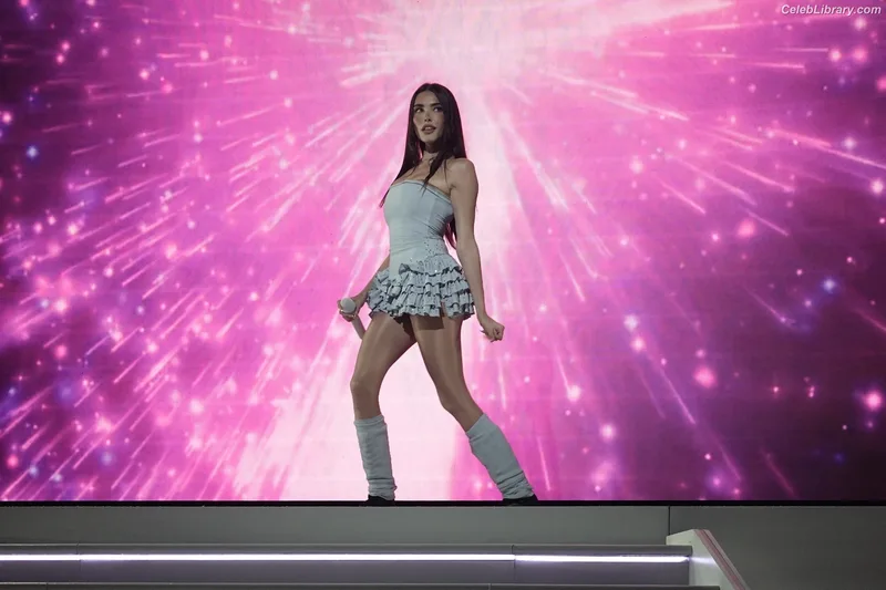 Madison Beer photo 6 of 3479