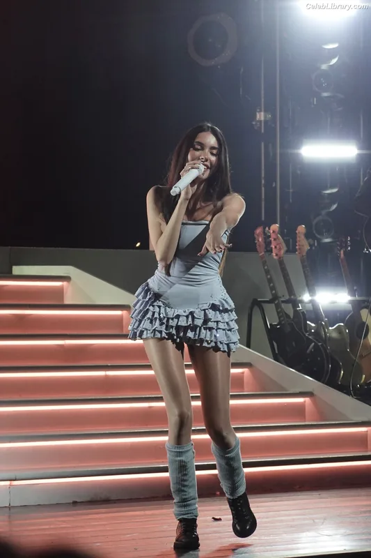 Madison Beer photo 20 of 3479