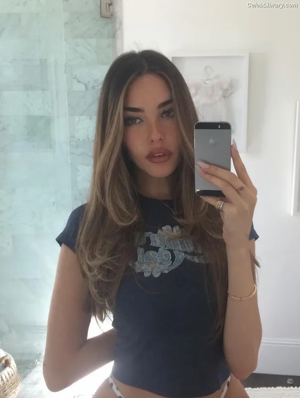 Madison Beer photo 22 of 3479