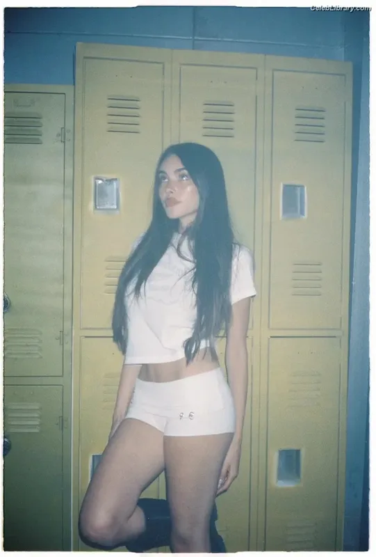 Madison Beer photo 18 of 3479