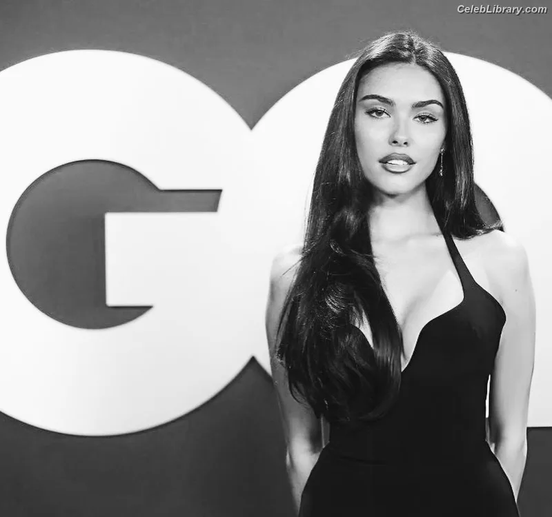 Madison Beer photo 24 of 3479