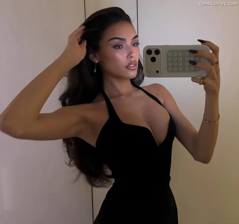 Madison Beer photo 2 of 3479