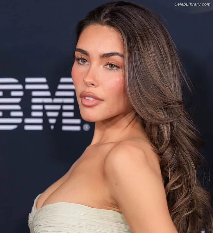 Madison Beer photo 5 of 3479