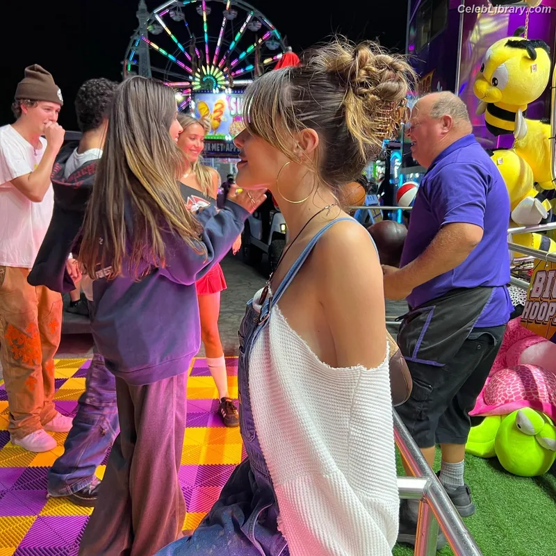 Madison Beer photo 12 of 3479