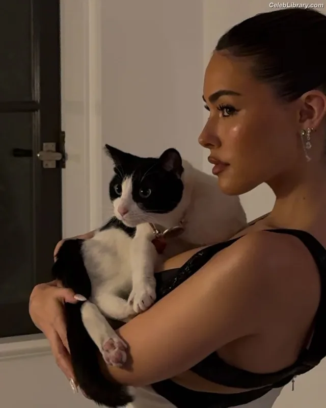 Madison Beer photo 3 of 3479