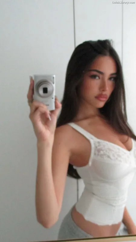 Madison Beer photo 10 of 3479