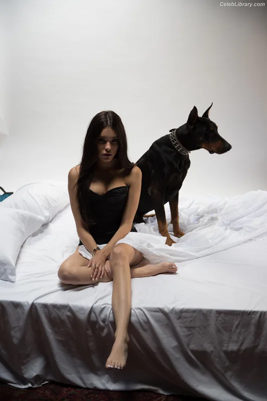 Madison Beer photo 24 of 3479