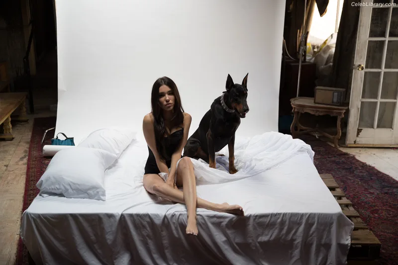 Madison Beer photo 1 of 3479