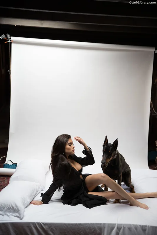 Madison Beer photo 6 of 3479