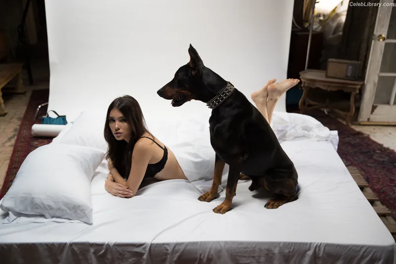 Madison Beer photo 4 of 3479