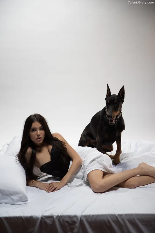 Madison Beer photo 12 of 3479