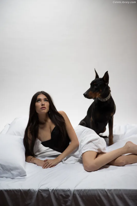 Madison Beer photo 15 of 3479