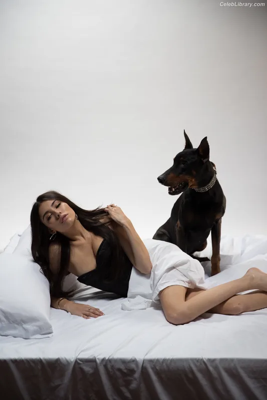 Madison Beer photo 16 of 3479