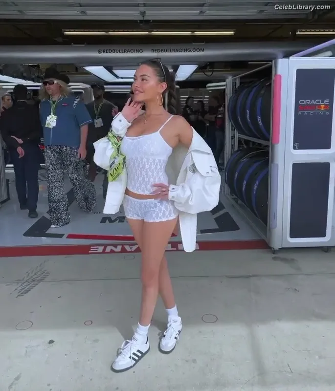 Madison Beer photo 20 of 3479