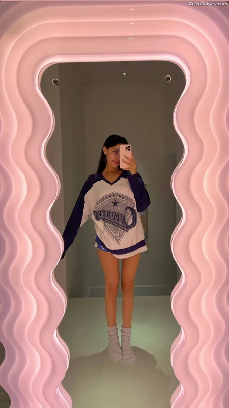 Madison Beer photo 2 of 3479